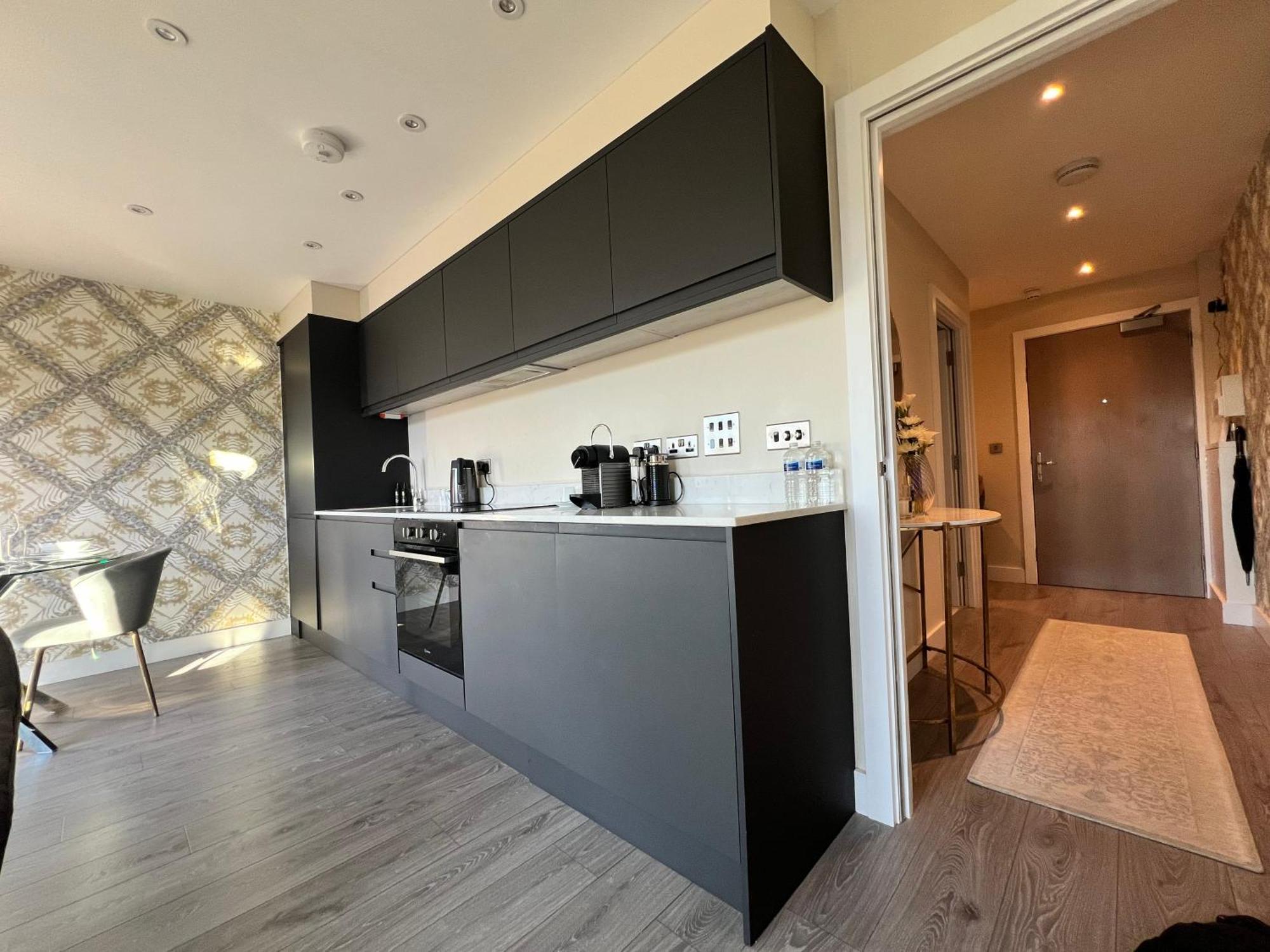 Central Modern Flat Йорк Екстериор снимка