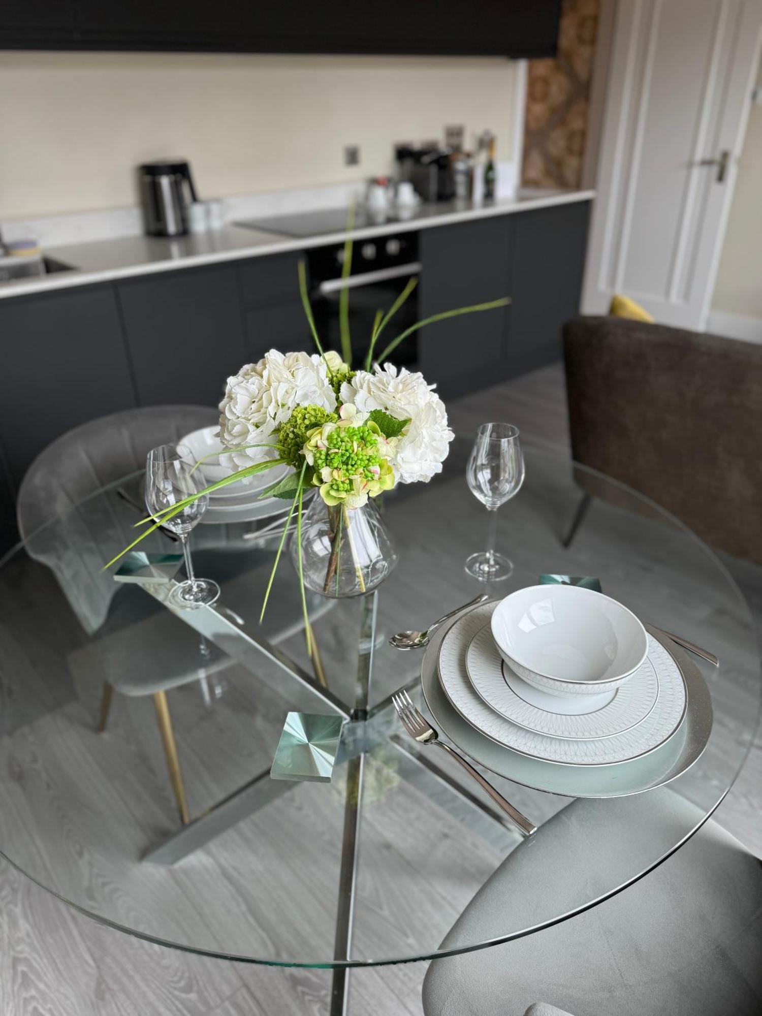 Central Modern Flat Йорк Екстериор снимка