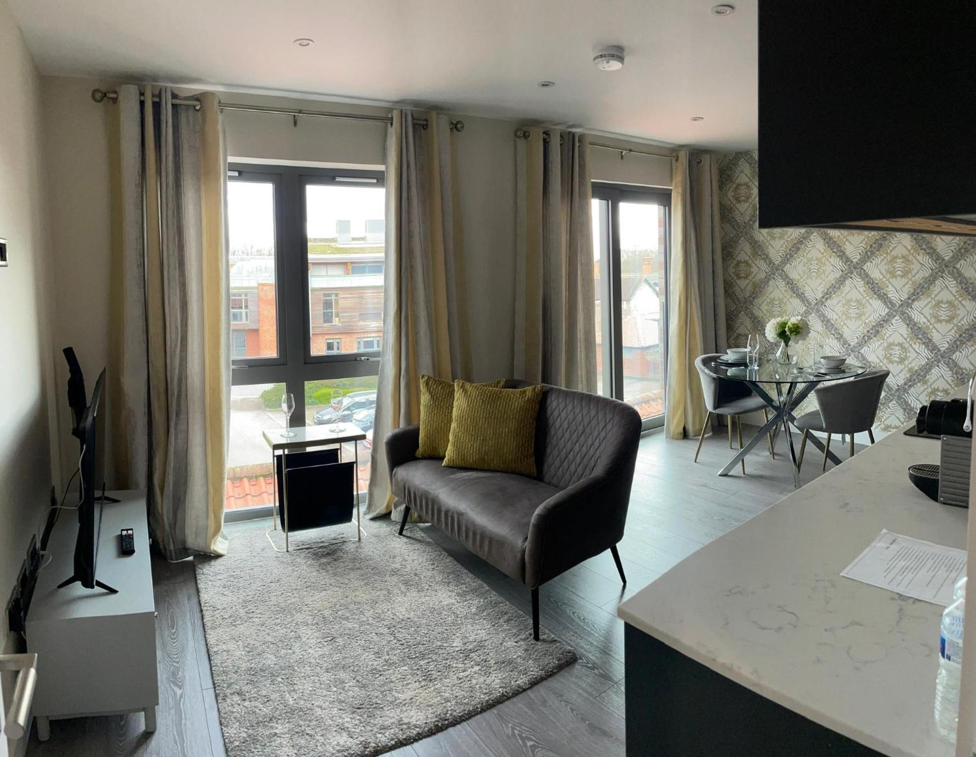 Central Modern Flat Йорк Екстериор снимка